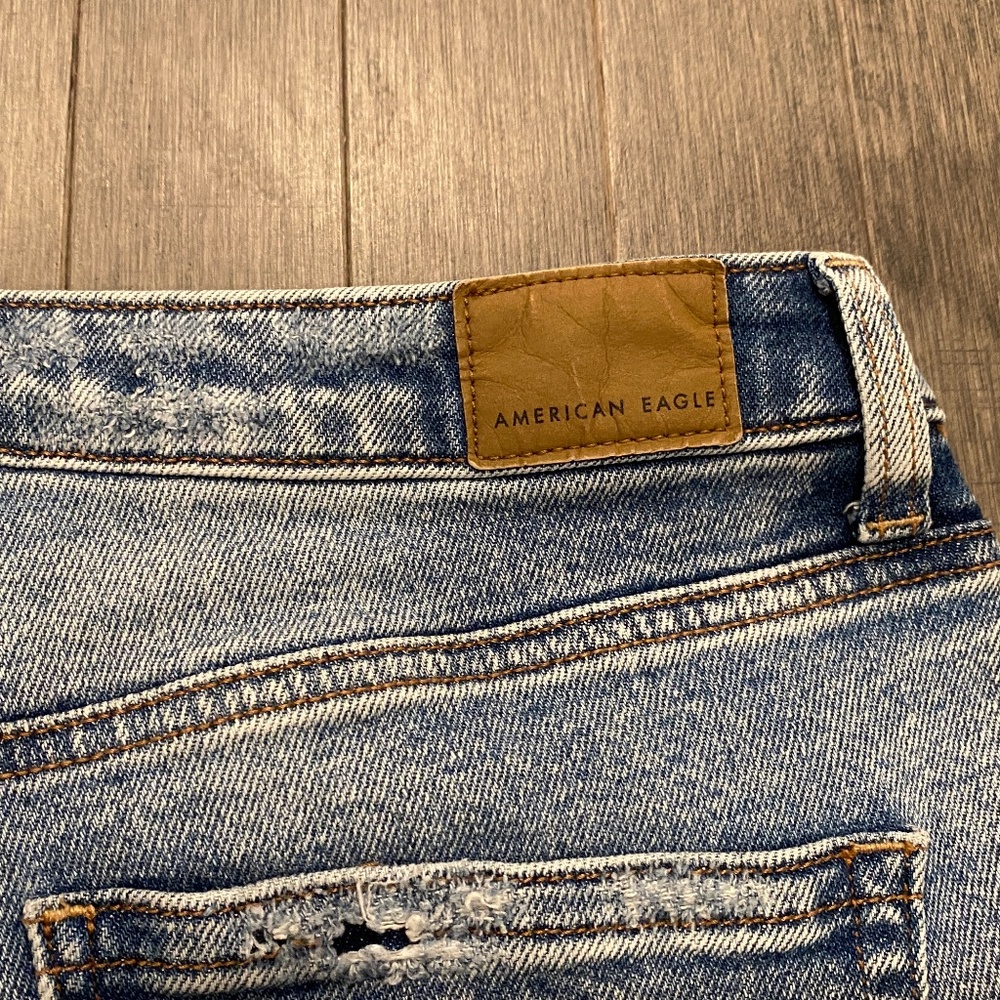 American Eagle High Rise Mom Jeans - Picture 7 of 10